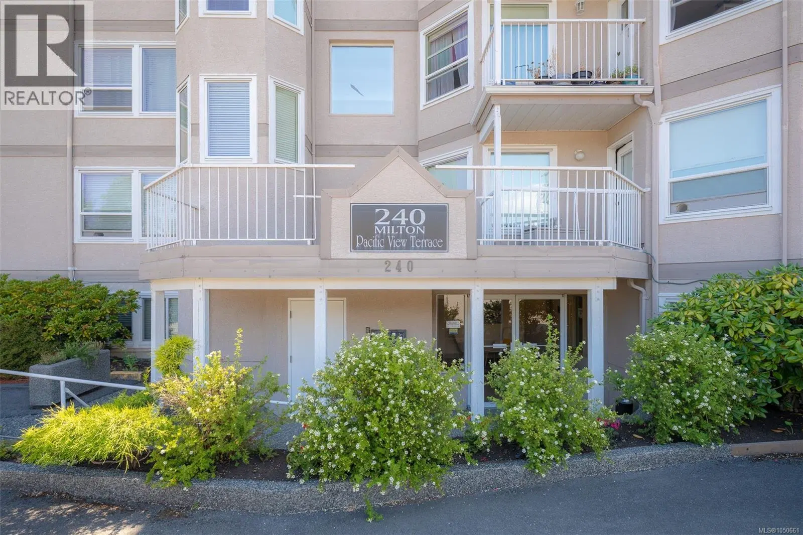 Photo 4 of 32 at #305 – 240 Milton Street