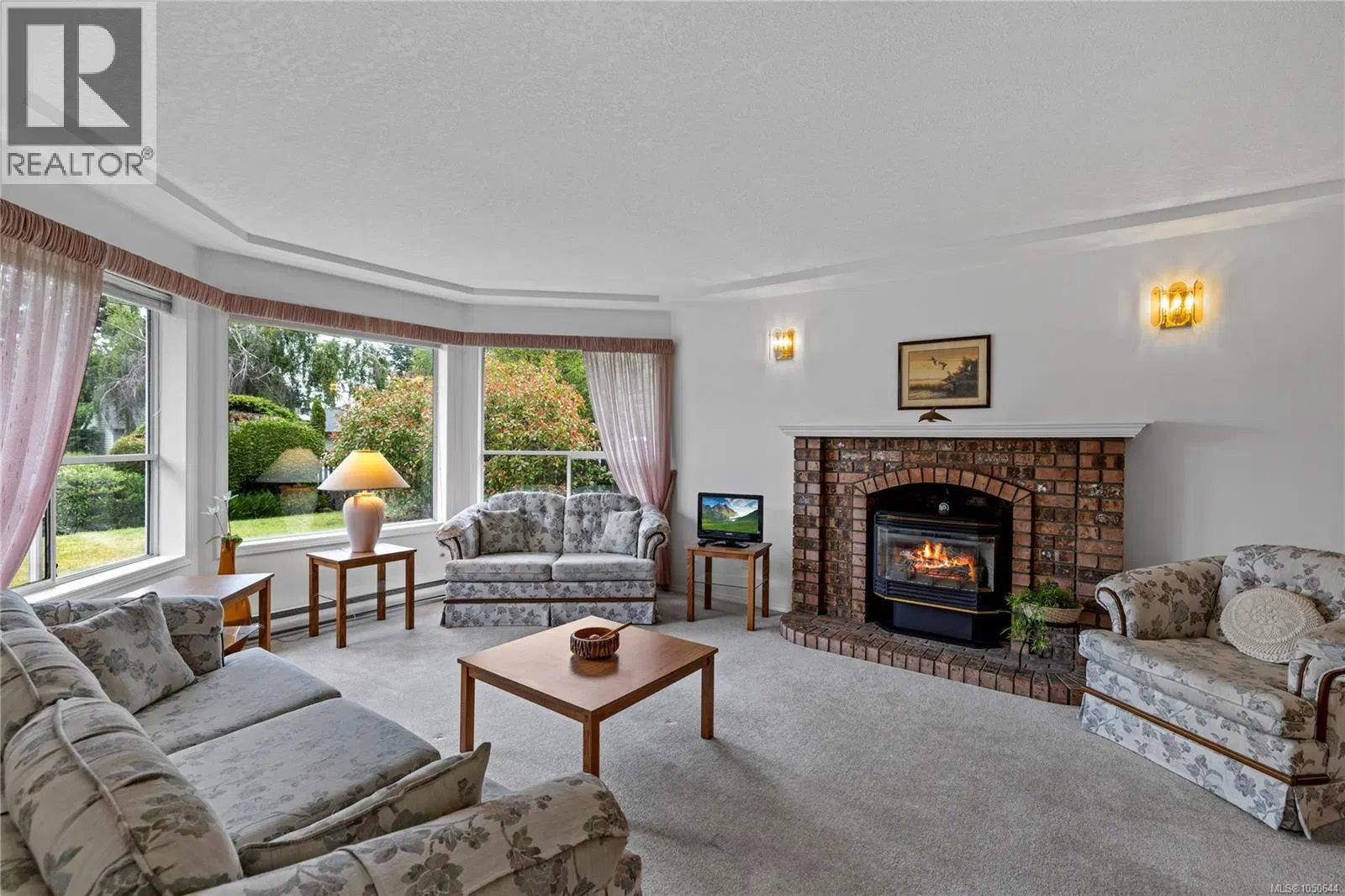 Photo 2 of 36 at 464 Quatsino Road