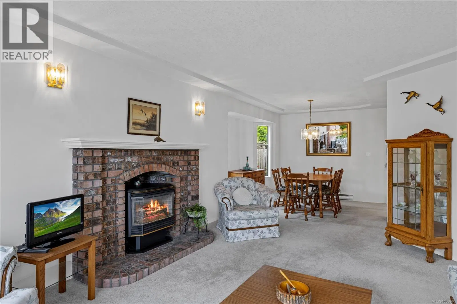Photo 4 of 36 at 464 Quatsino Road