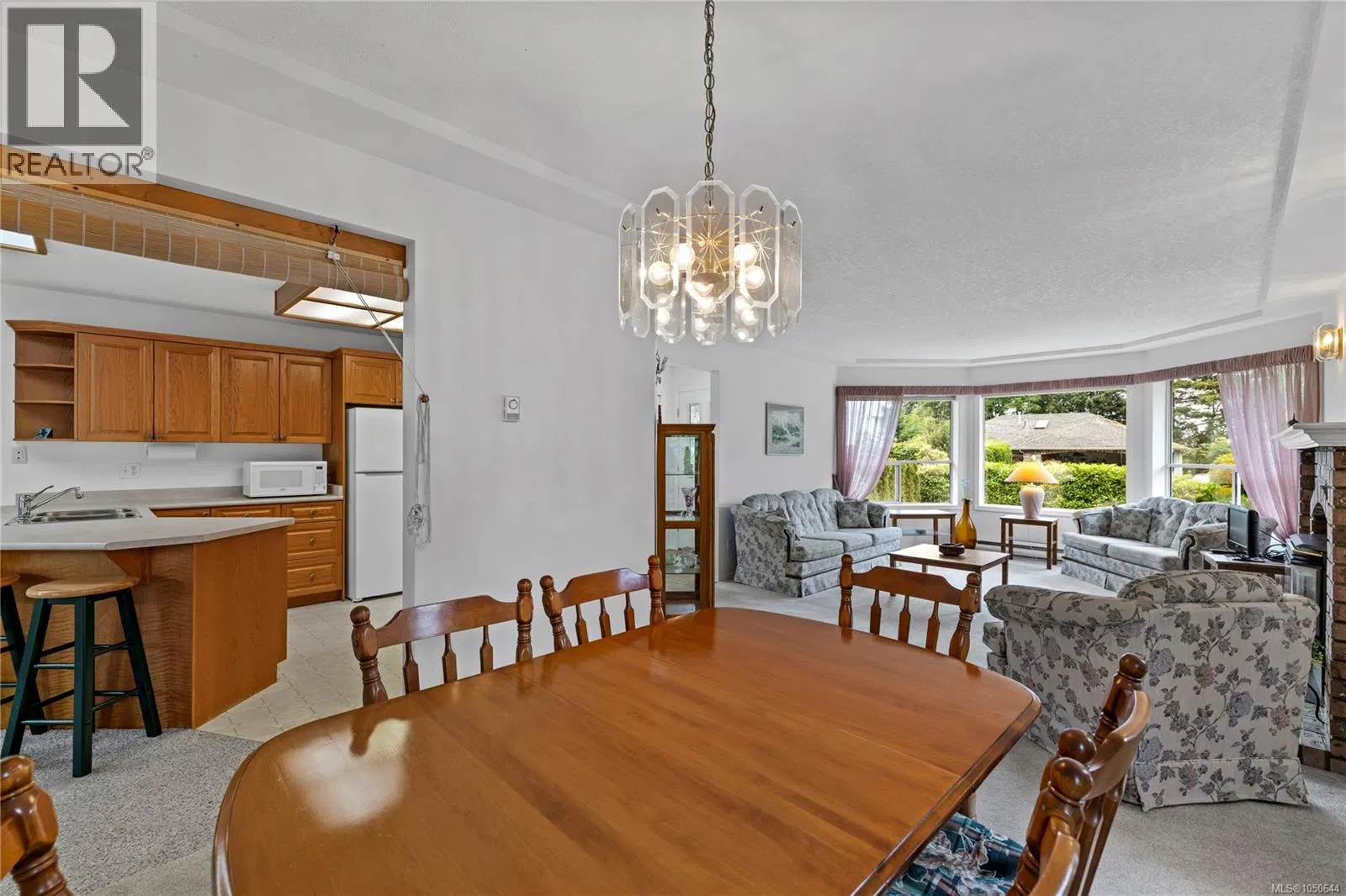 Photo 5 of 36 at 464 Quatsino Road
