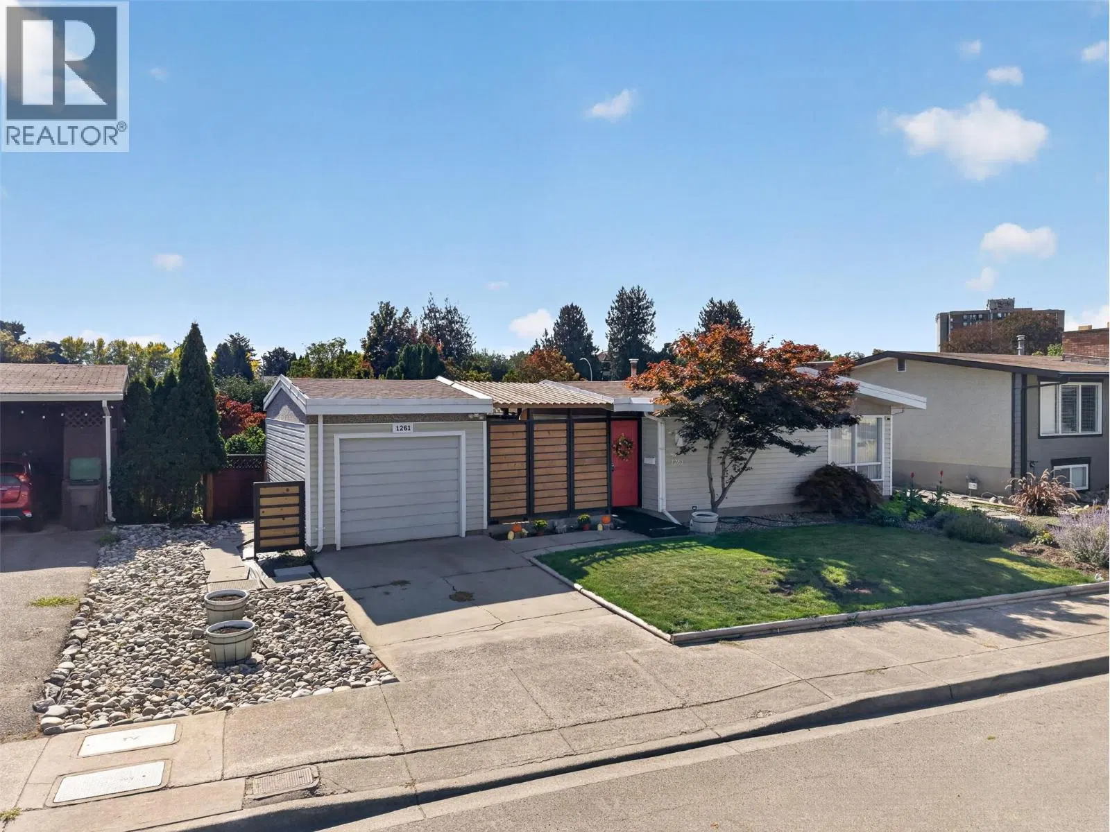 Photo 3 of 63 at 1261 Lawson Avenue