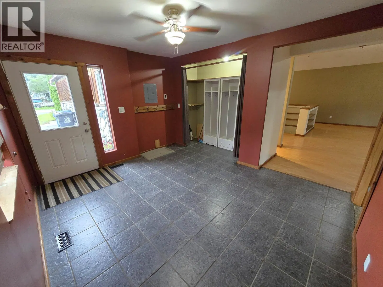 Photo 5 of 31 at 5024 AGAR Avenue