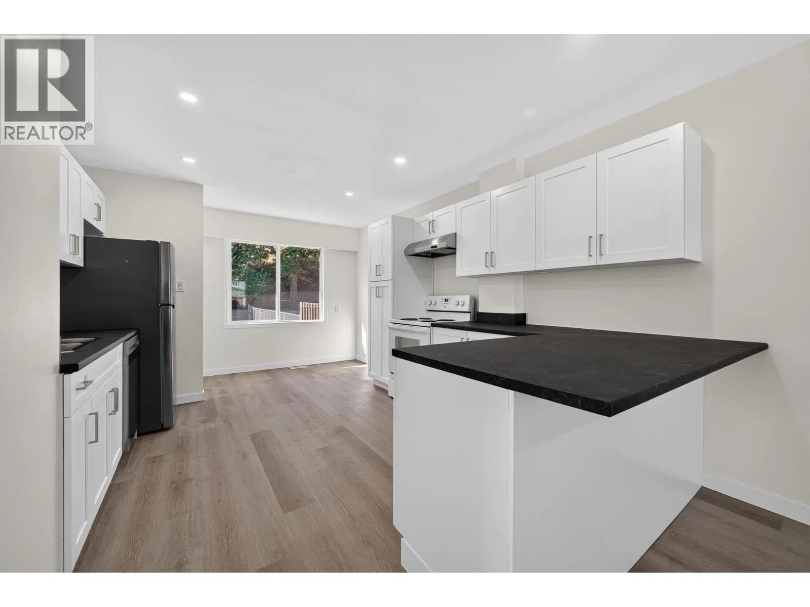 Photo 4 of 43 at 2257/2259 Valleyview Drive