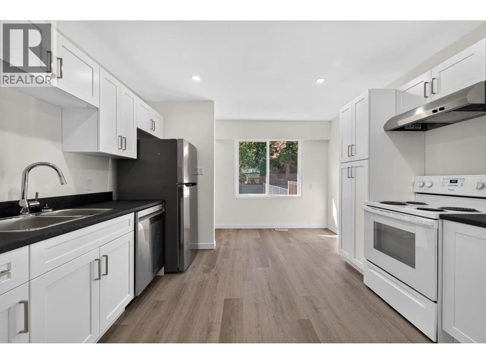 Photo 5 of 43 at 2257/2259 Valleyview Drive