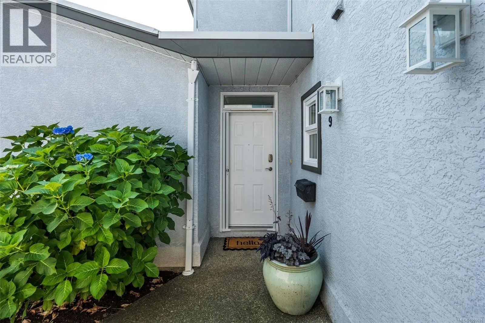 Photo 3 of 36 at #9 – 2115 Amelia Avenue