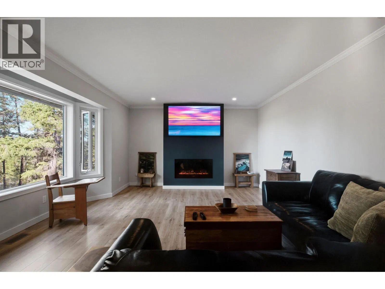Photo 5 of 33 at 523 TAMARACK Road