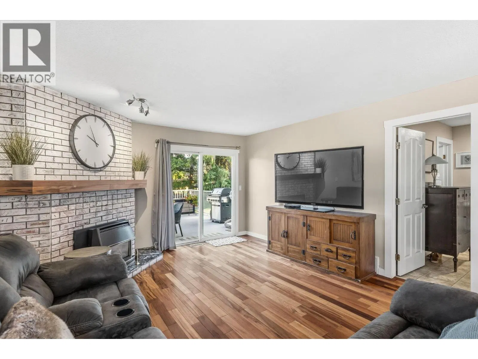 Photo 5 of 22 at 710 Tozer Court