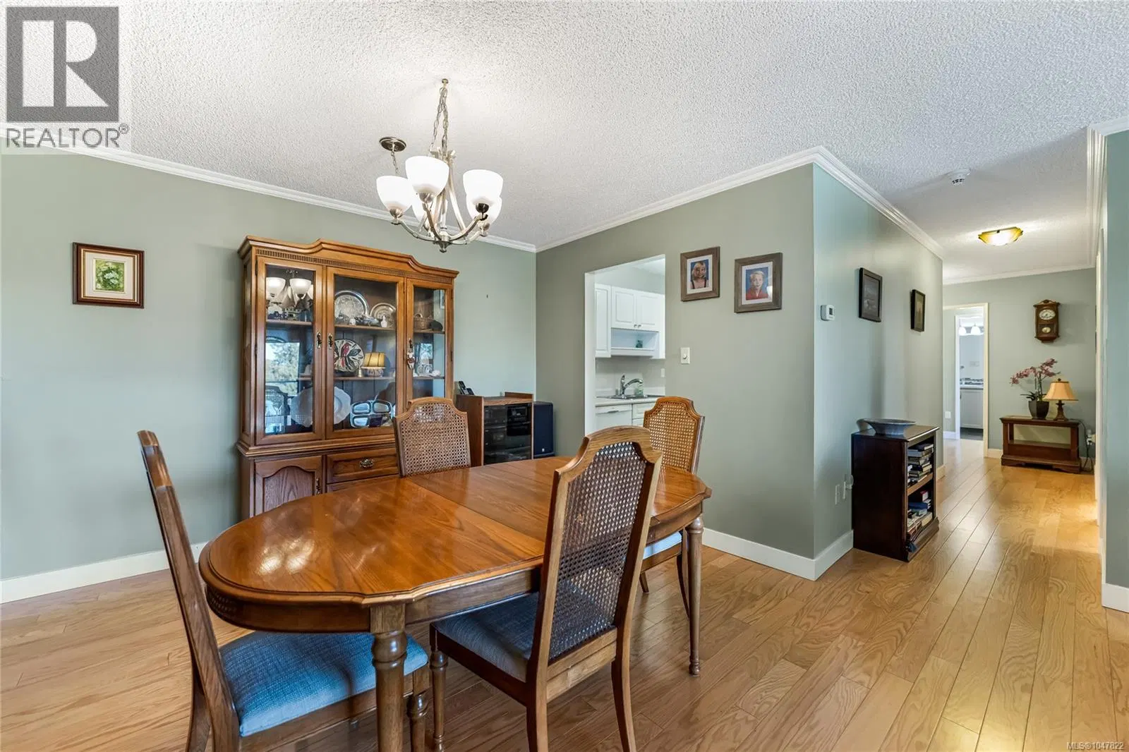Photo 5 of 32 at #407 – 2125 Oak Bay Avenue
