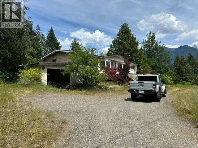 Photo 2 of 29 at 4780 Twin Bays Road