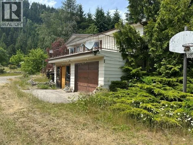 Photo 3 of 29 at 4780 Twin Bays Road
