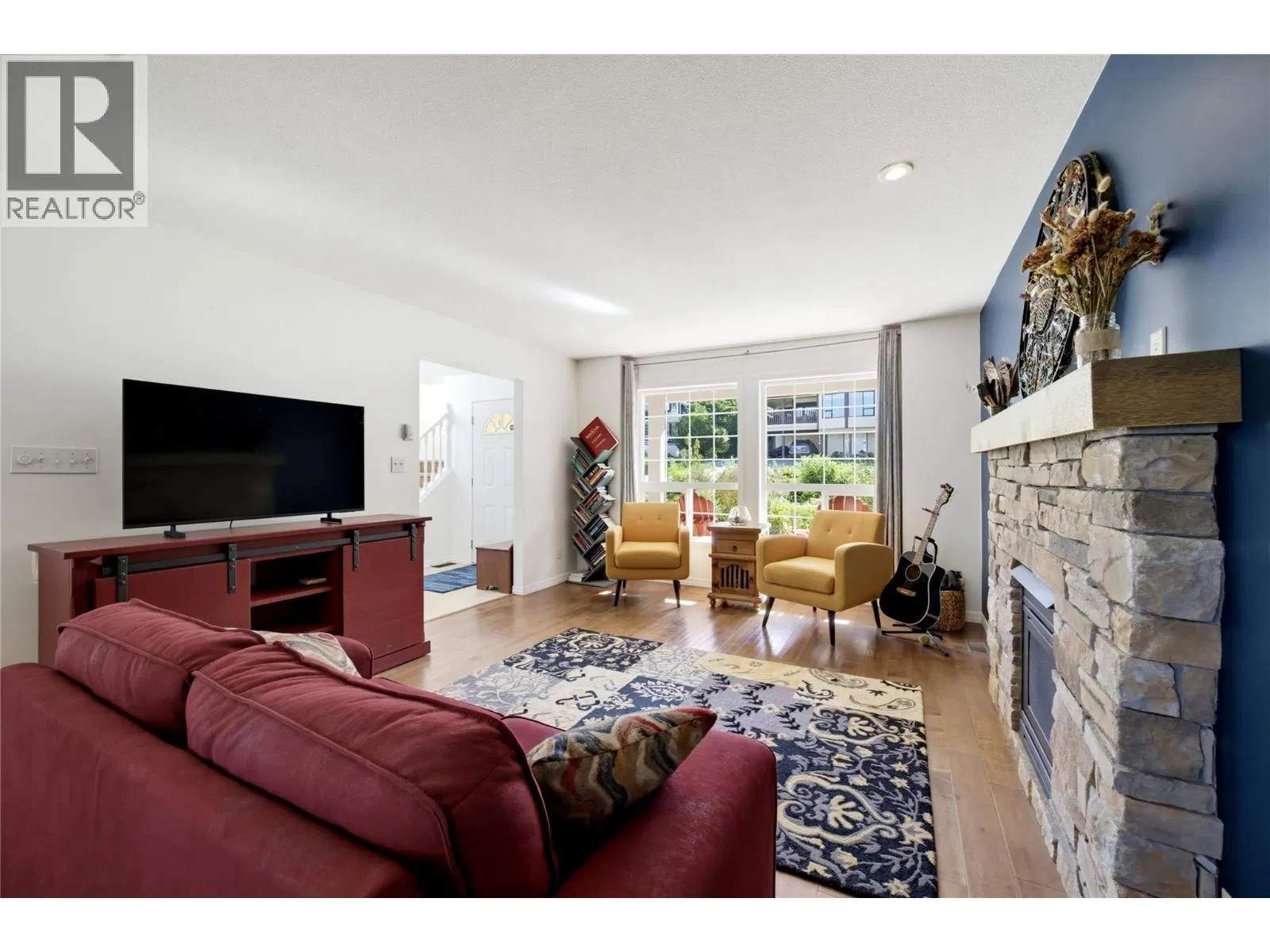 Photo 3 of 76 at 1681 18 Avenue