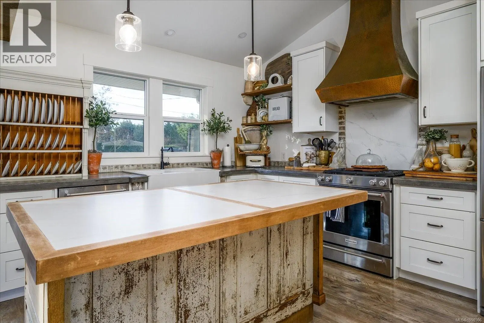 Photo 4 of 41 at 7128 Benwaldun Road