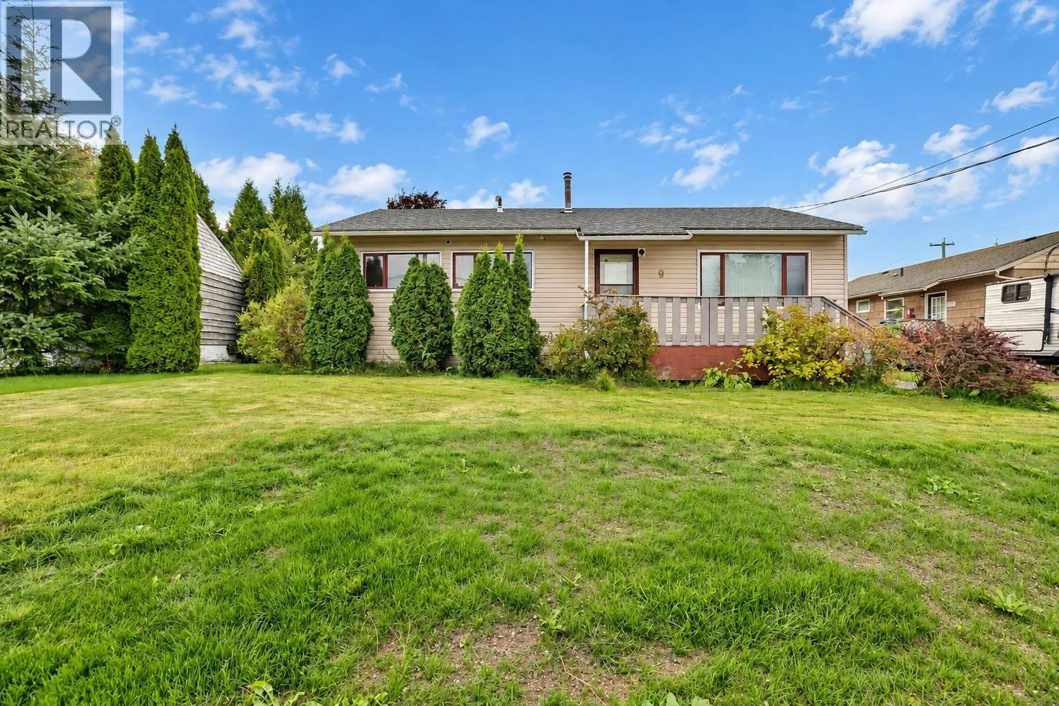 9 LILLOOET Crescent