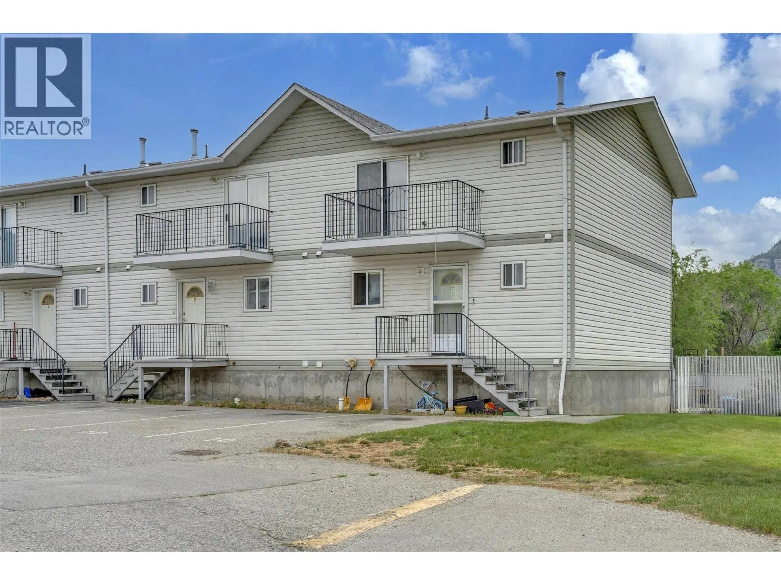 Photo 3 of 22 at #10 – 1020 Cedar Street