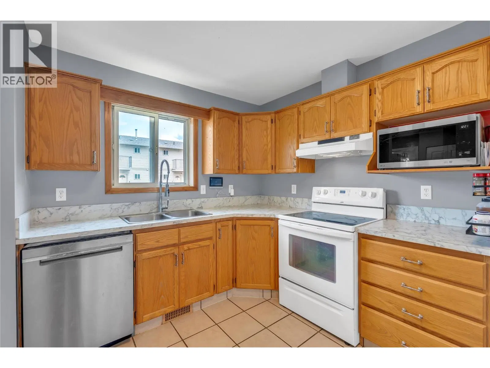 Photo 4 of 22 at #10 – 1020 Cedar Street