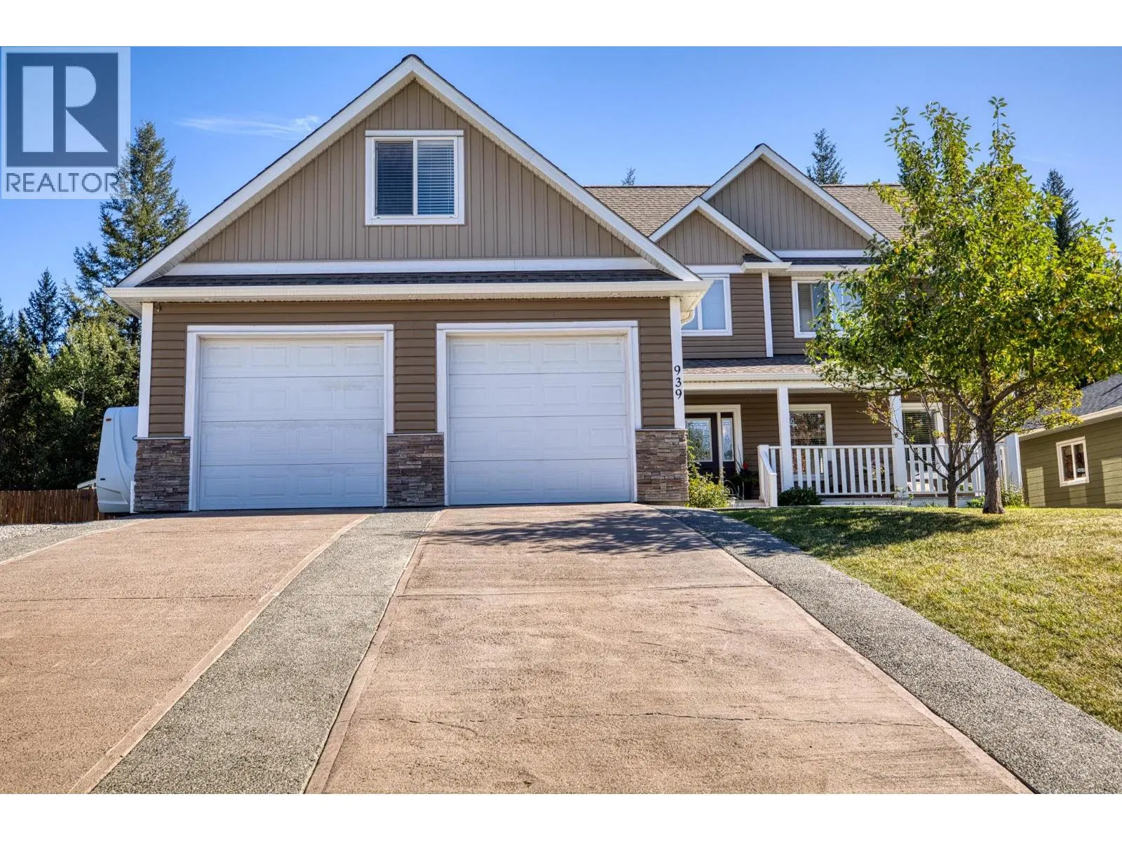 Photo 1 of 40 at 939 FRASER Avenue