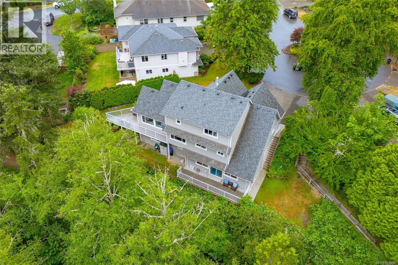 Photo 4 of 41 at 1927 Riverside Drive