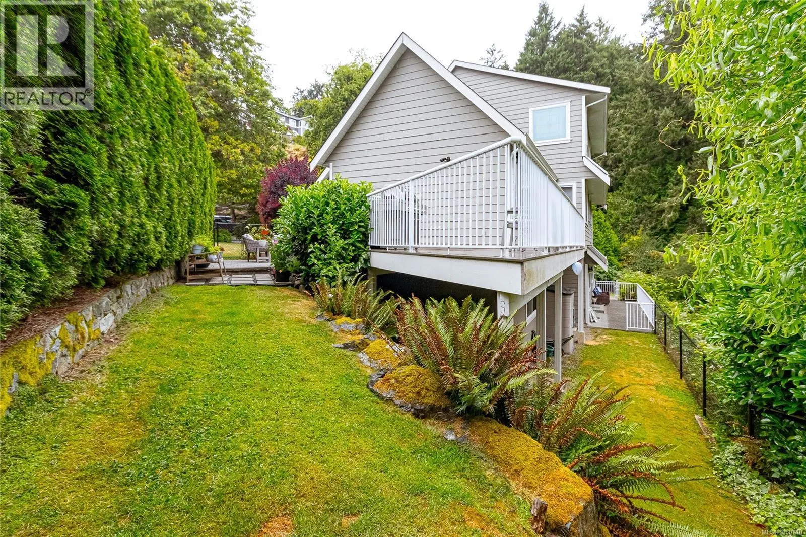 Photo 5 of 41 at 1927 Riverside Drive