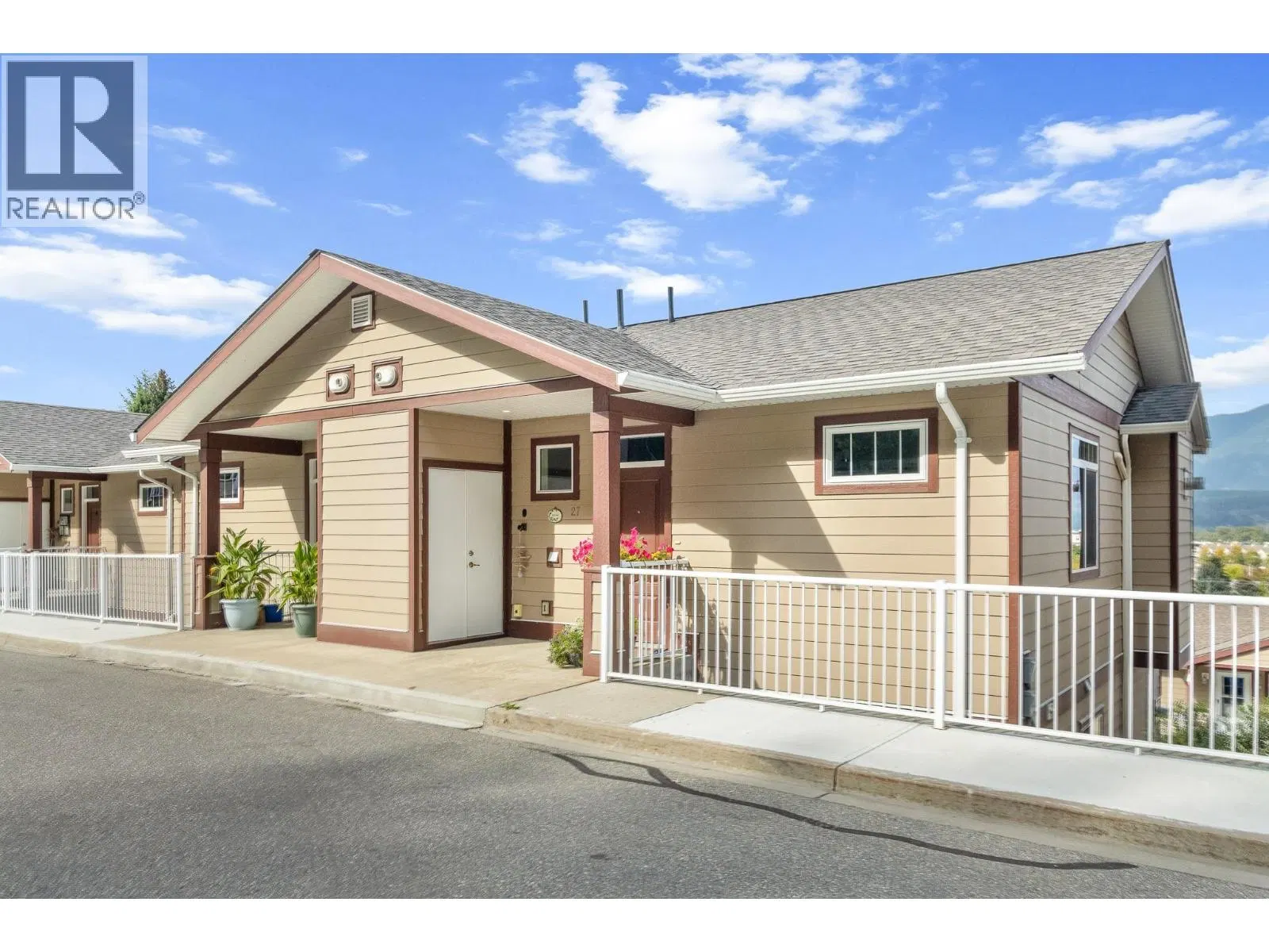 Photo 2 of 26 at #27 – 1070 1 Street