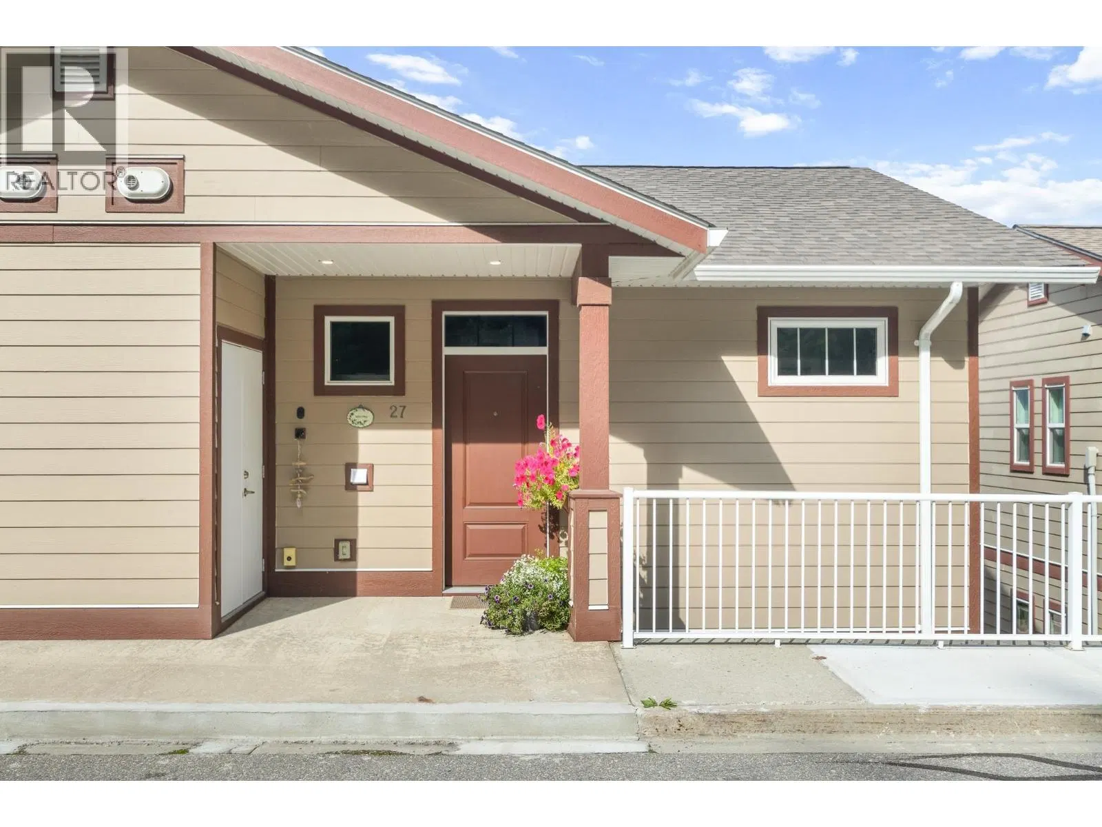 Photo 3 of 26 at #27 – 1070 1 Street