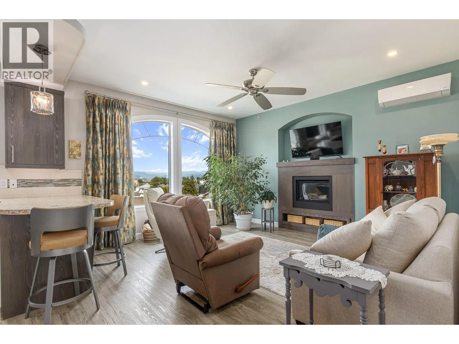 Photo 4 of 26 at #27 – 1070 1 Street