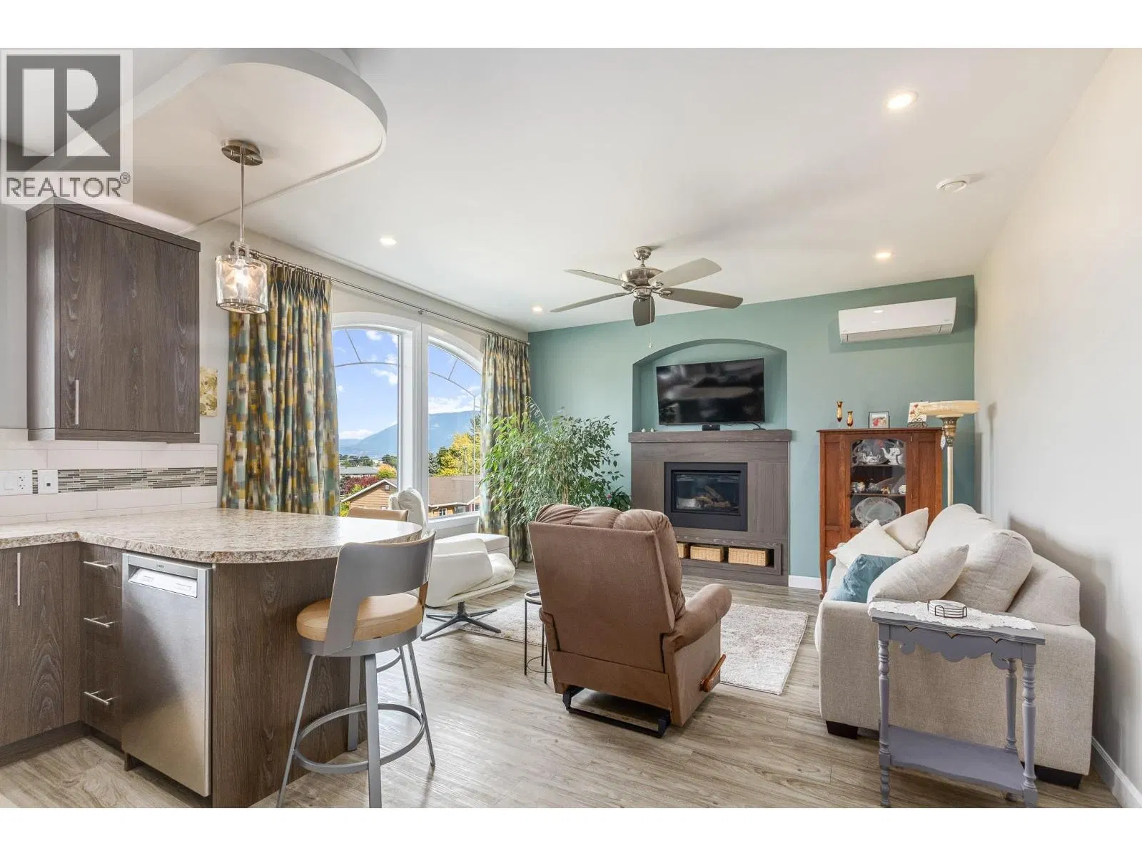Photo 5 of 26 at #27 – 1070 1 Street