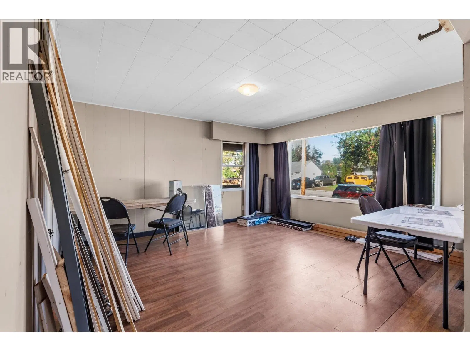 Photo 5 of 25 at 1161 CUDDIE Crescent