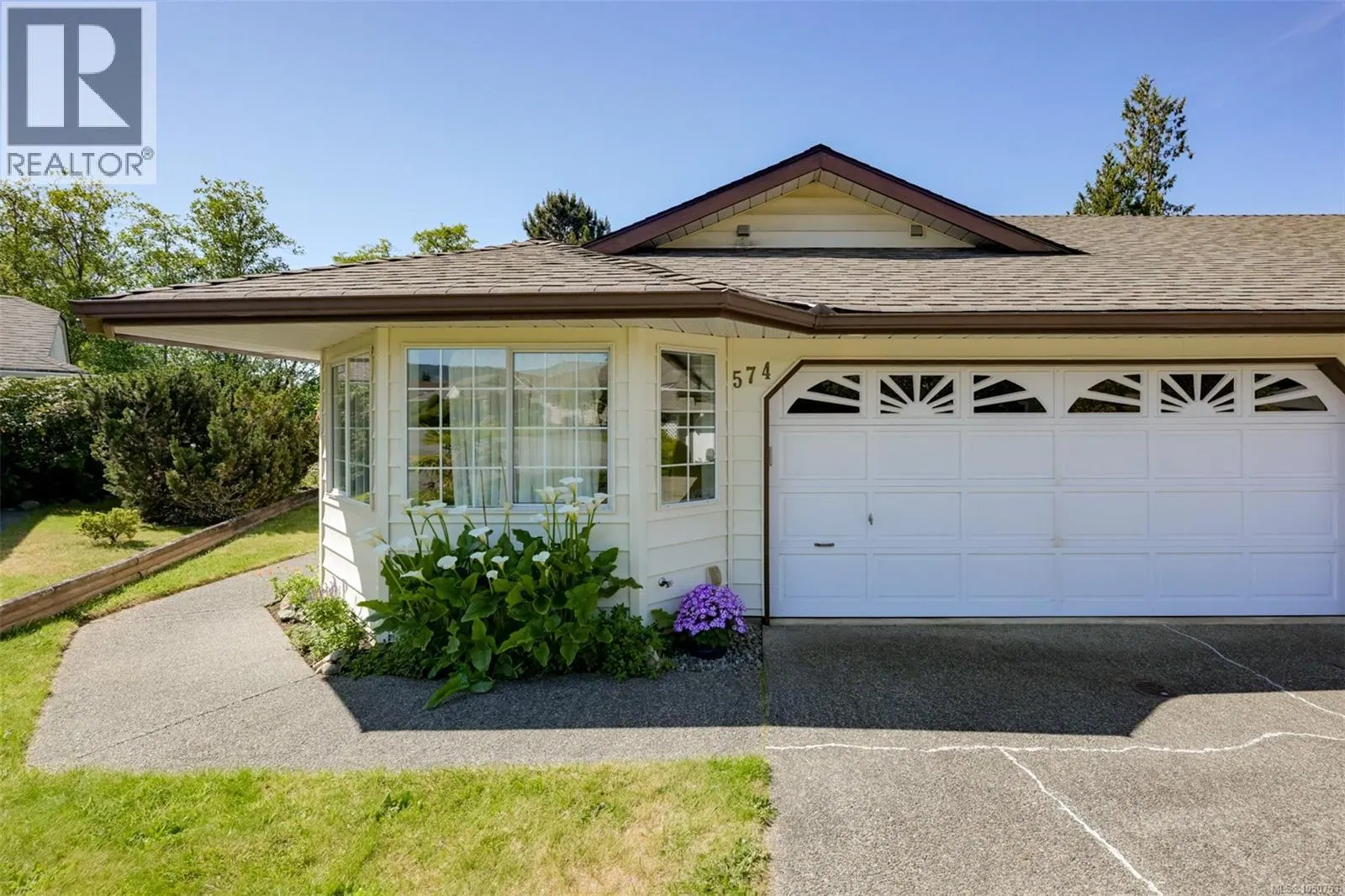 Photo 3 of 66 at 574 Cedar Crescent