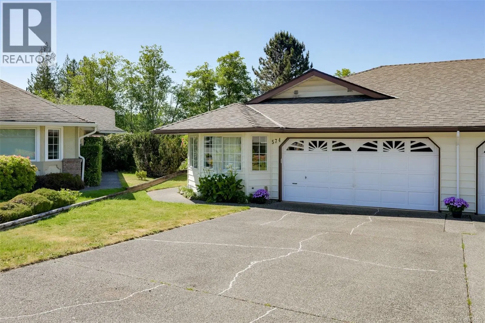 Photo 4 of 66 at 574 Cedar Crescent