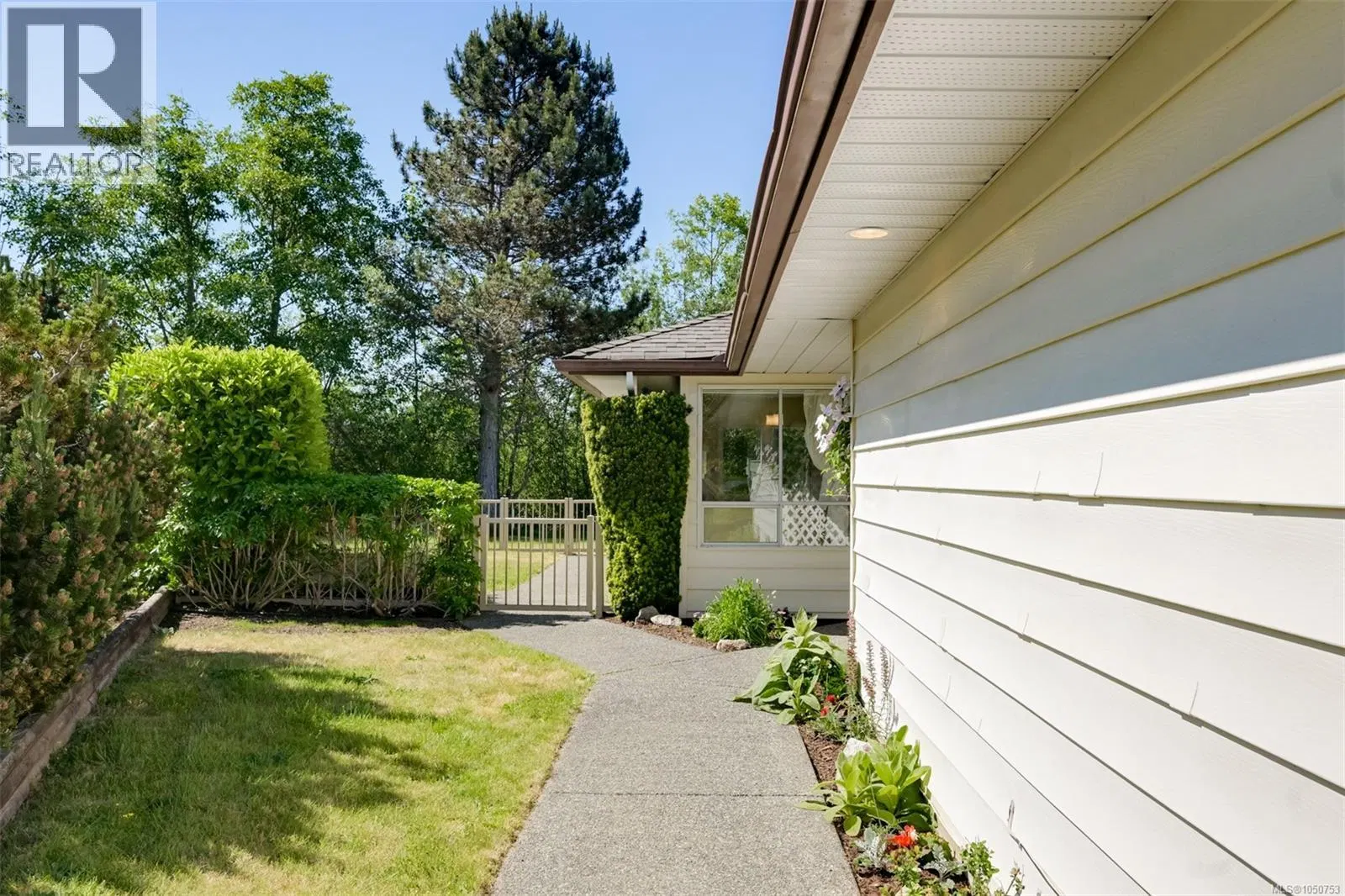 Photo 5 of 66 at 574 Cedar Crescent