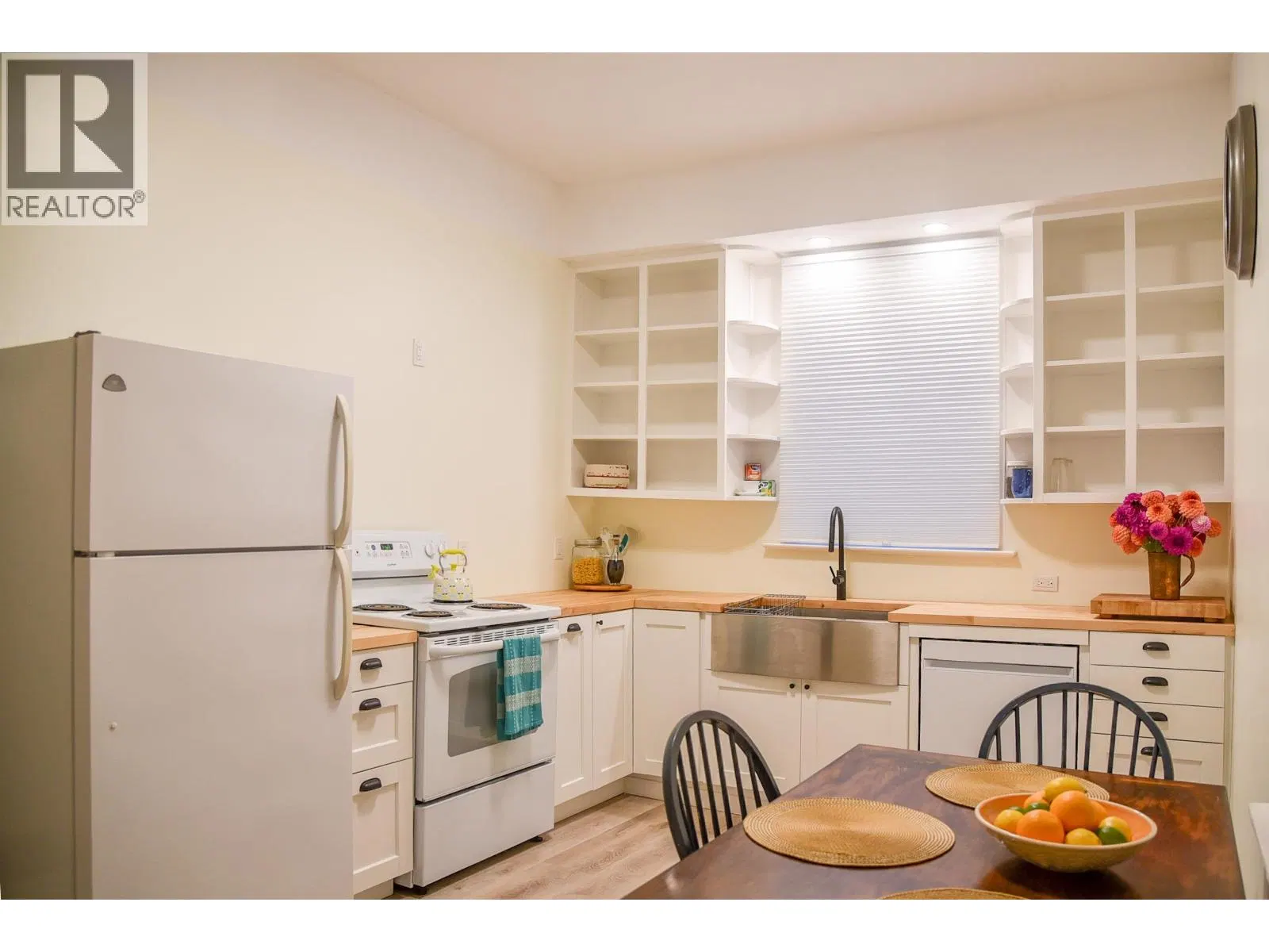 Photo 5 of 27 at 4434 GREIG Avenue