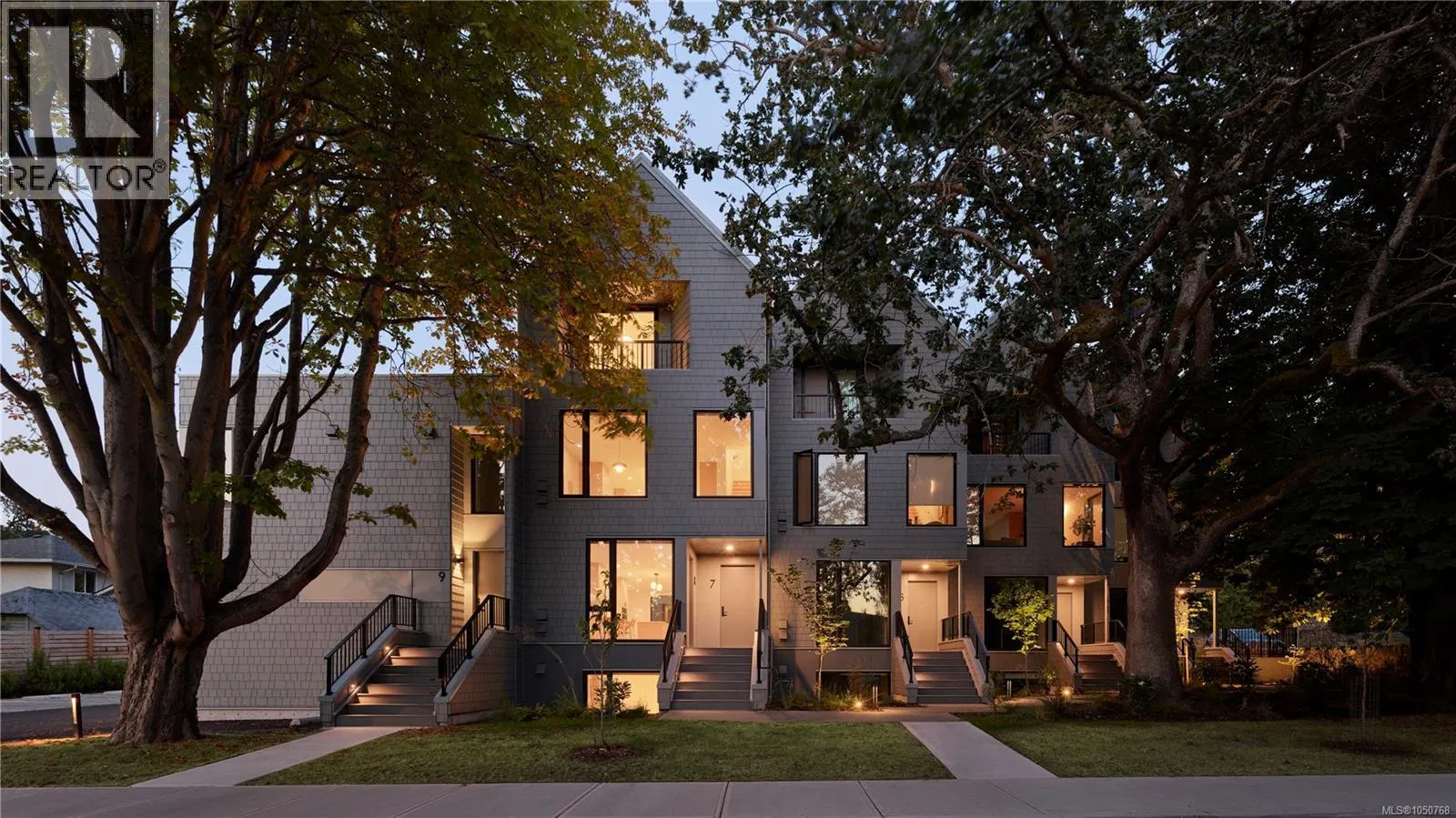 Photo 1 of 11 at #3 – 909 Redfern Street