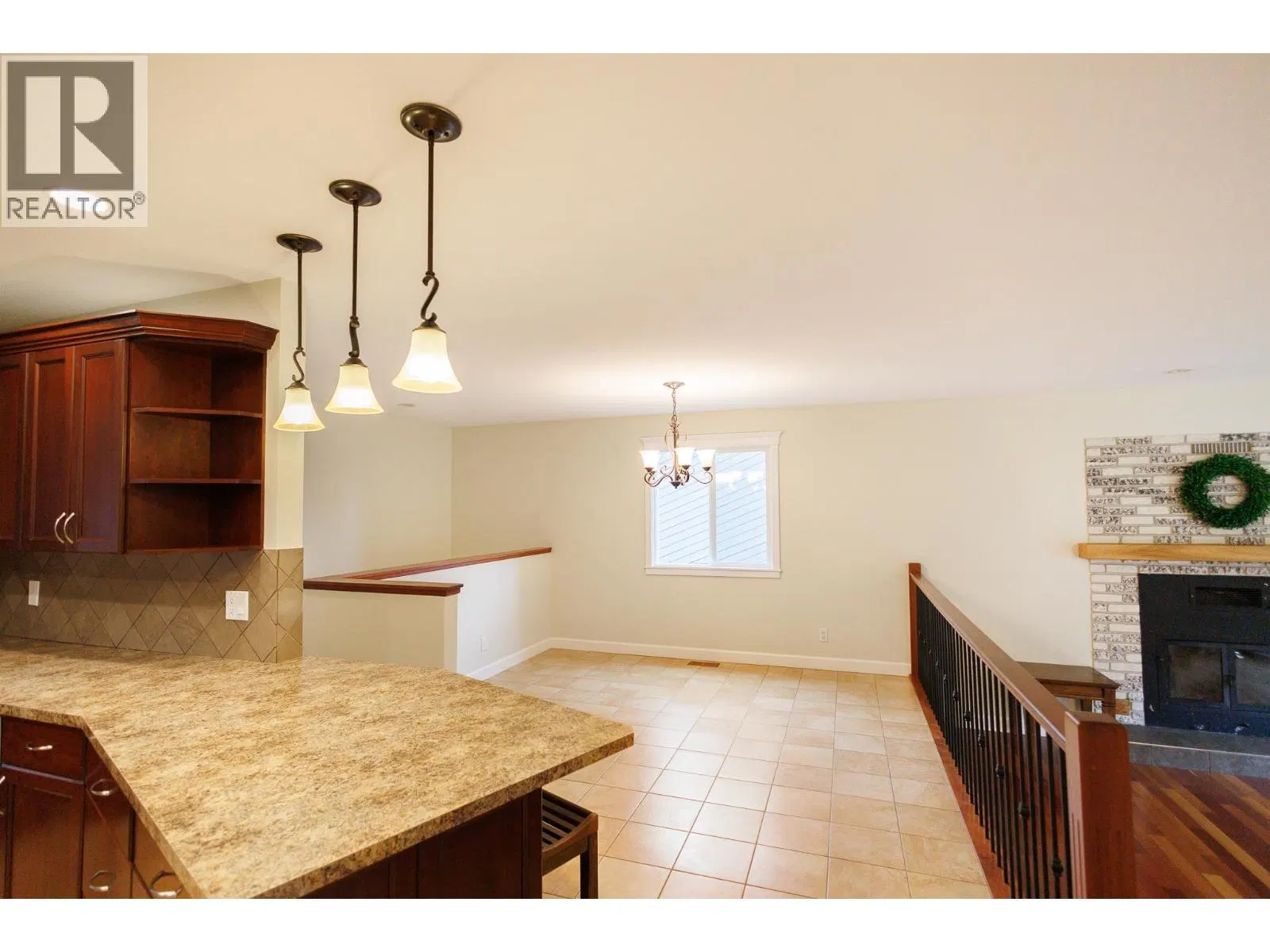 Photo 4 of 28 at 4924 LABELLE Avenue