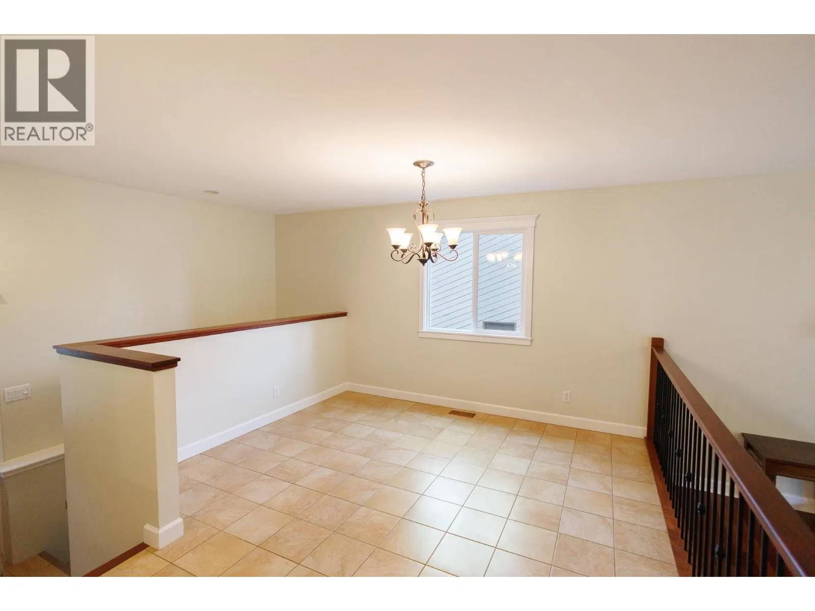 Photo 5 of 28 at 4924 LABELLE Avenue