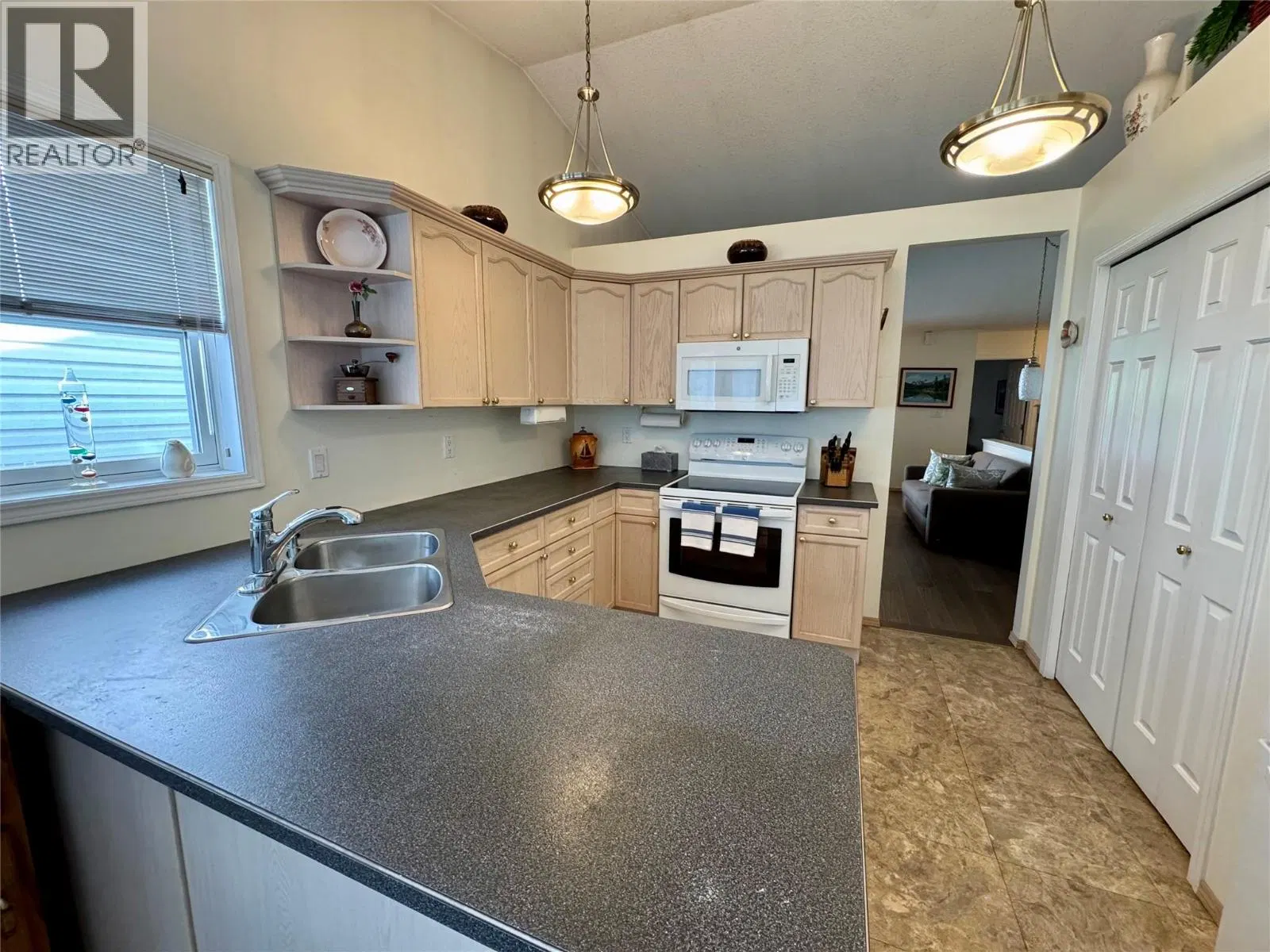Photo 5 of 20 at #4 – 7559 Columbia Avenue