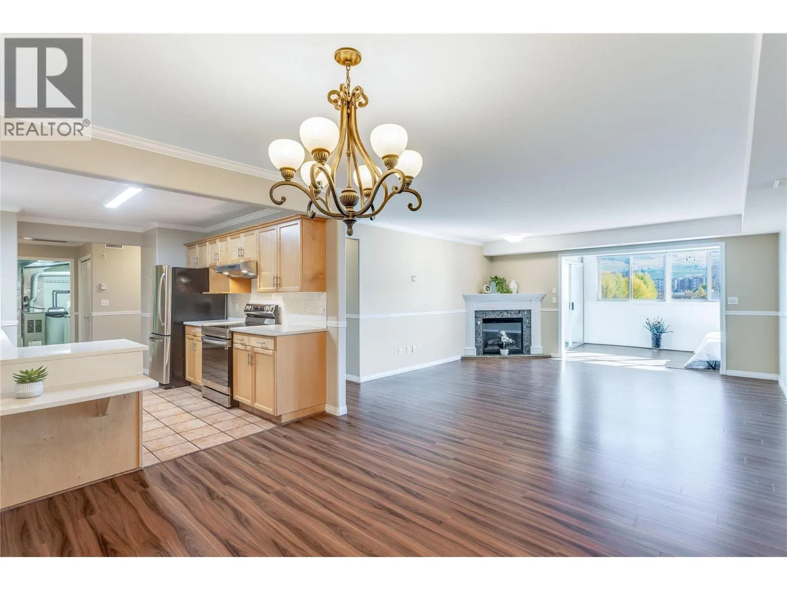 Photo 4 of 40 at #207 – 200 DOUGALL Road