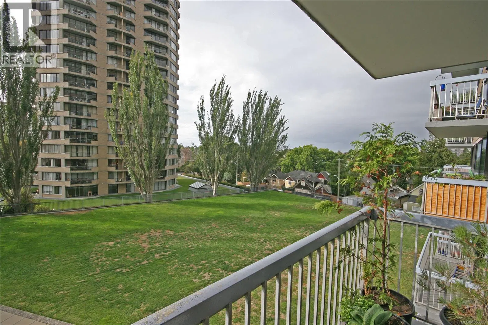 Photo 3 of 22 at #408 – 647 Michigan Street