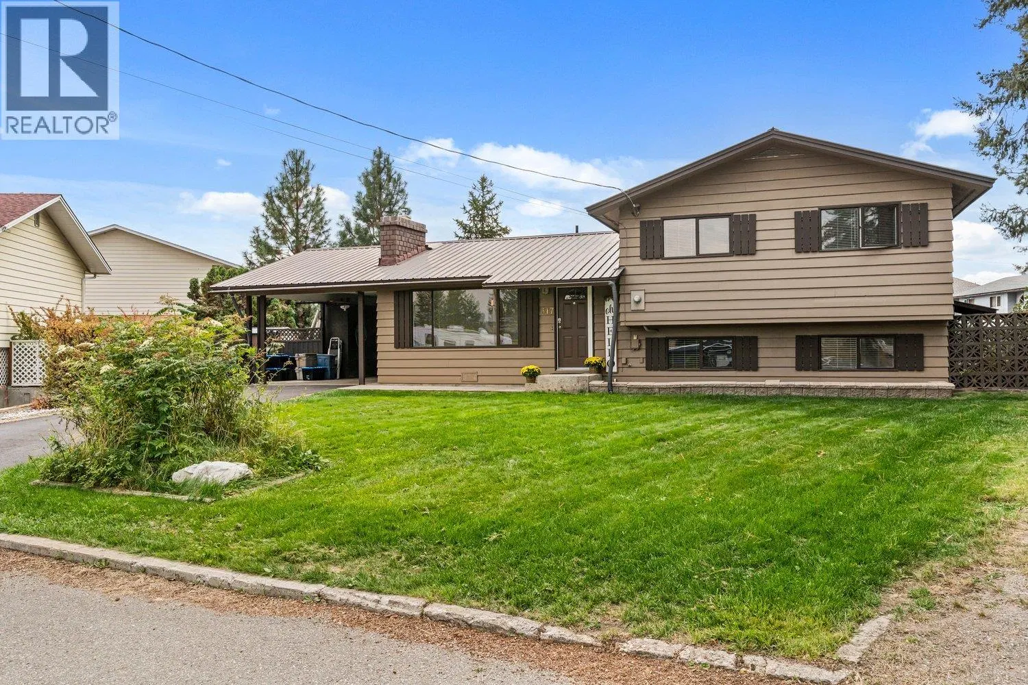 317 Panorama Crescent