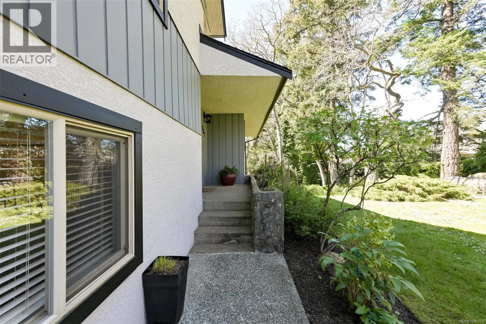Photo 3 of 39 at 967 Ridgeway Street