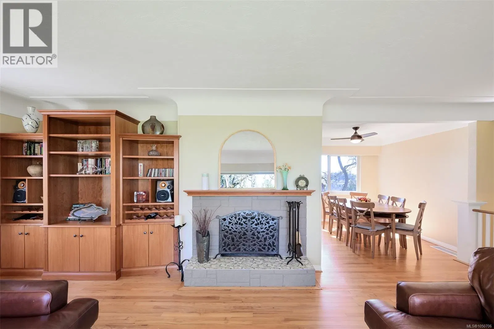 Photo 5 of 39 at 967 Ridgeway Street