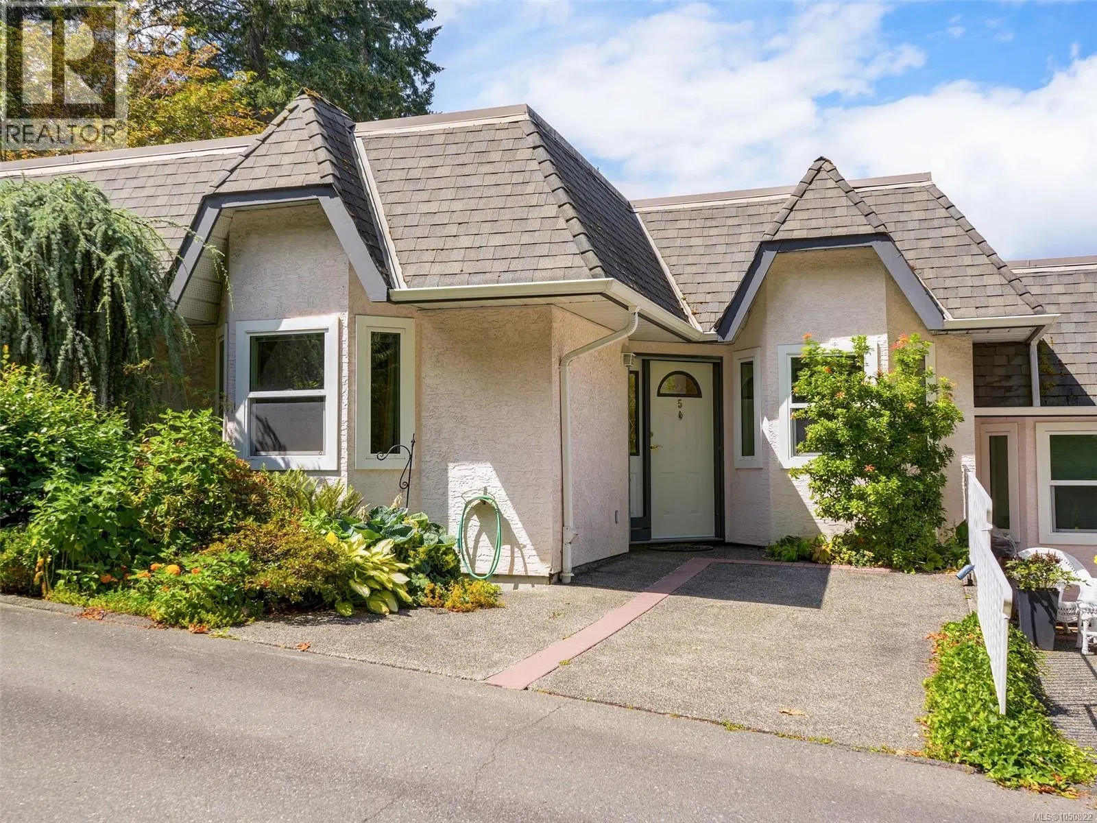 Photo 2 of 34 at #5 – 930 Josephine Road