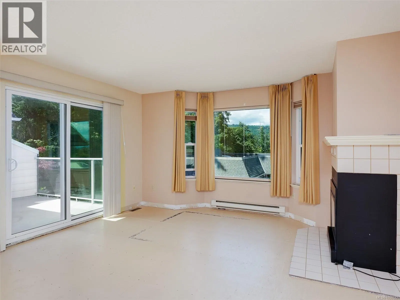 Photo 4 of 34 at #5 – 930 Josephine Road