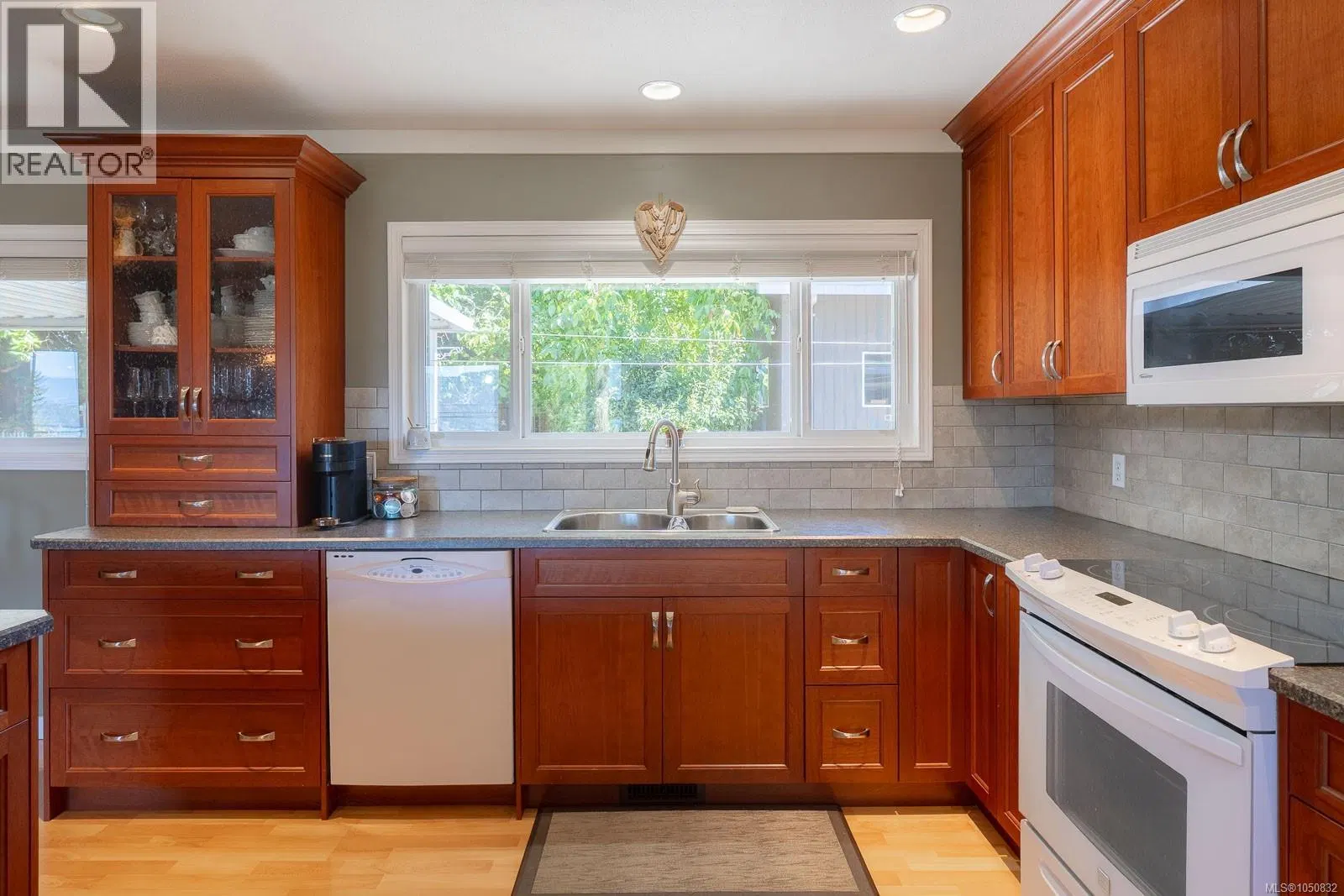 Photo 4 of 56 at 2373 Anderson Avenue