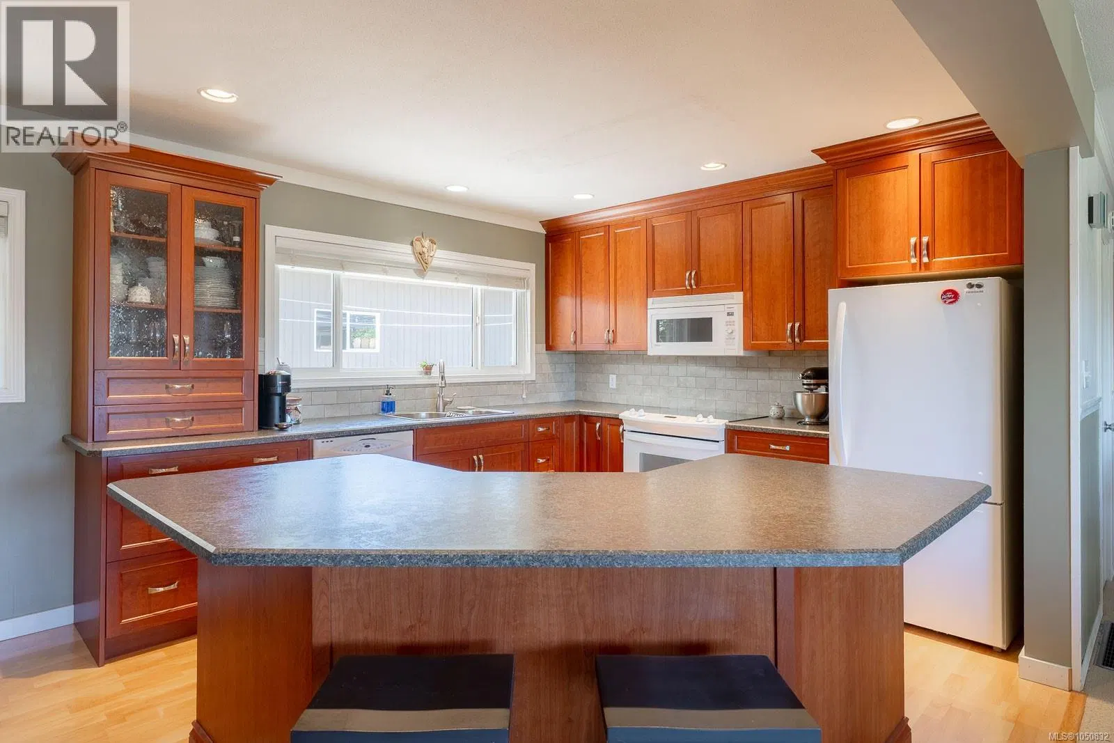Photo 5 of 56 at 2373 Anderson Avenue