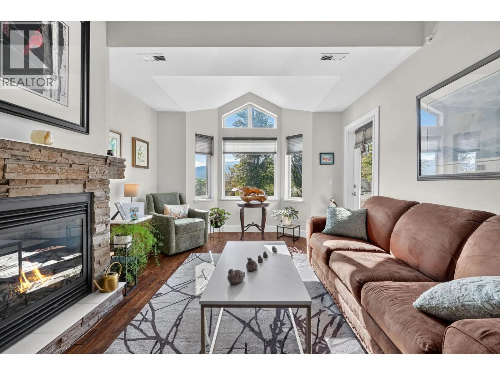 Photo 3 of 66 at #327 – 3996 Beach Avenue