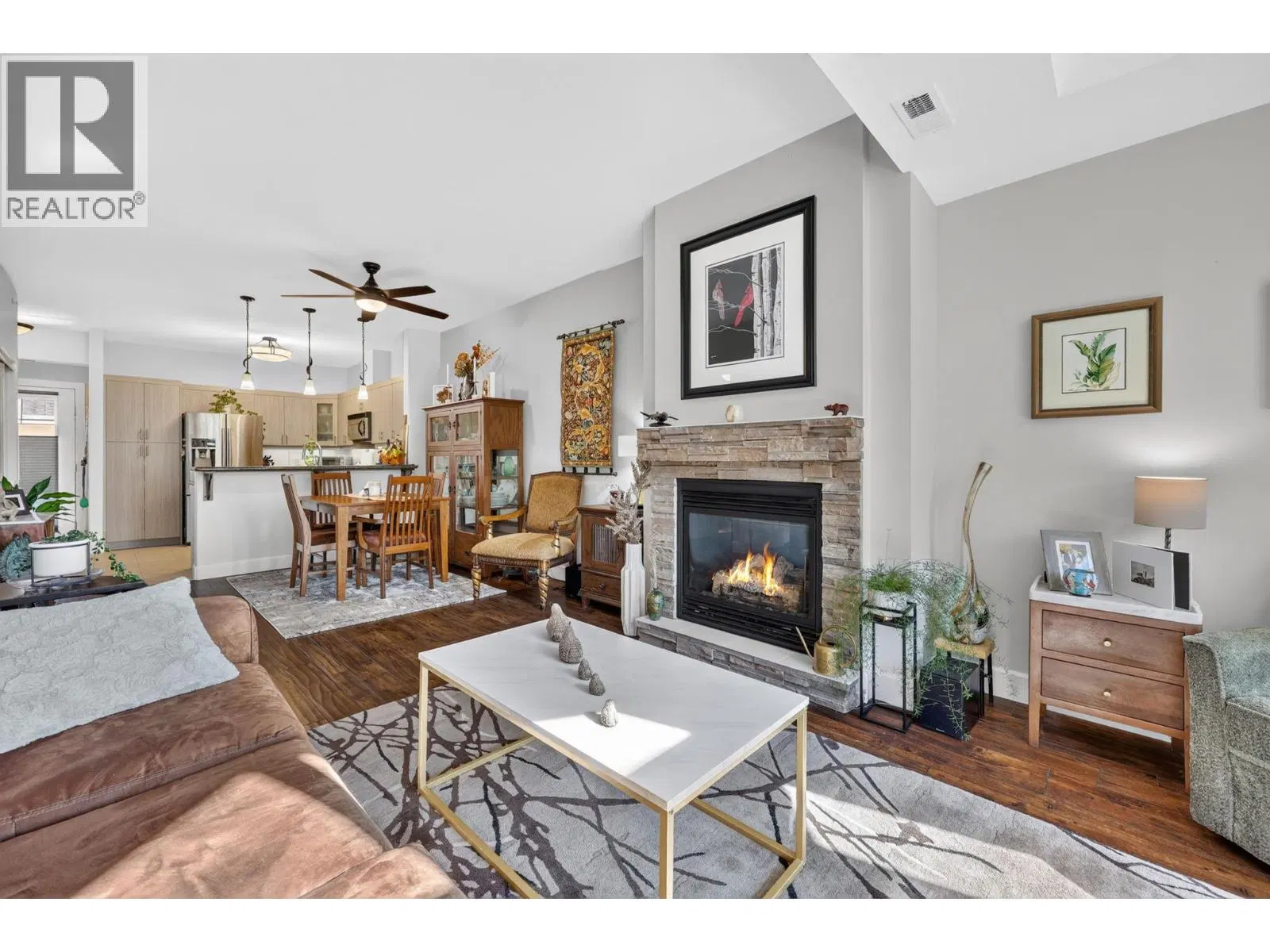 Photo 4 of 66 at #327 – 3996 Beach Avenue
