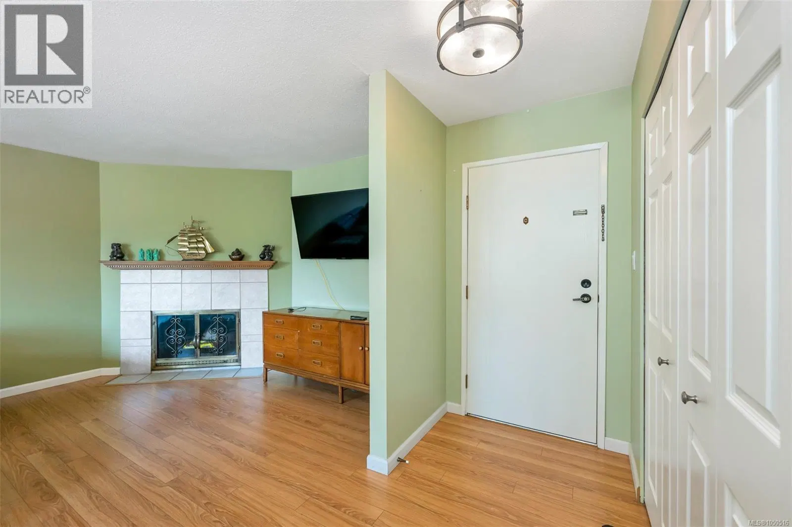Photo 5 of 31 at #310 – 853 Selkirk Avenue