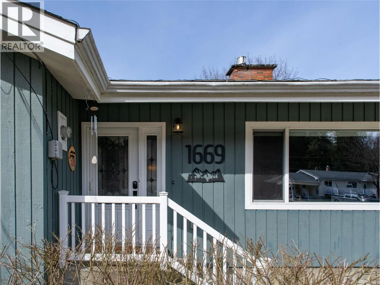 Photo 3 of 39 at 1669 Hiob Road
