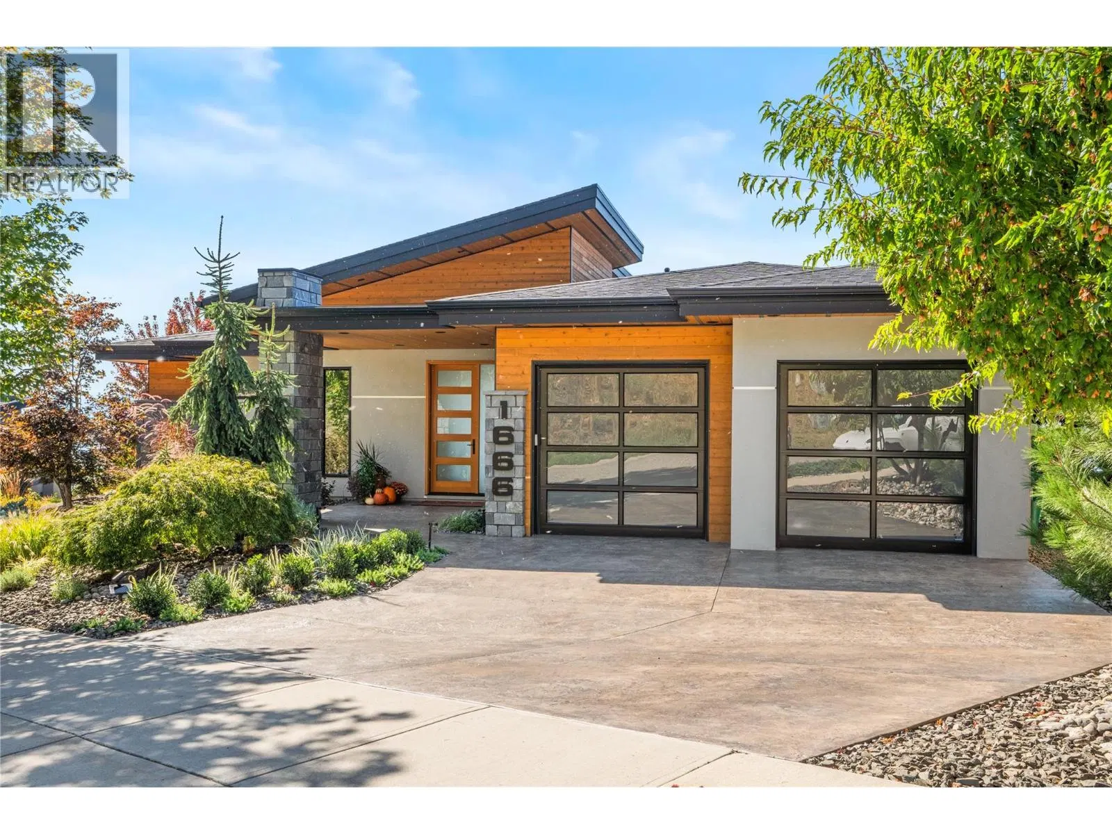 Photo 2 of 90 at 1666 Lakestone Drive