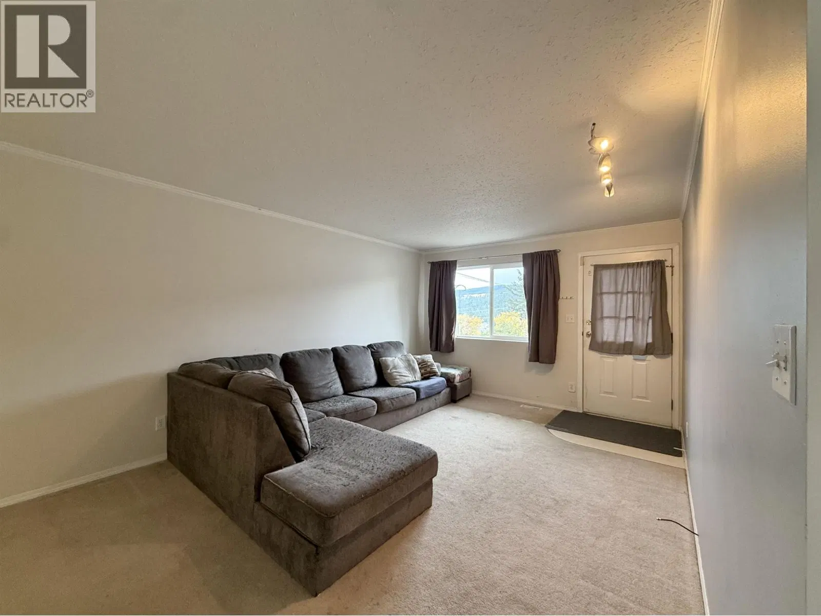 Photo 4 of 20 at #2 – 1164 SECOND Avenue